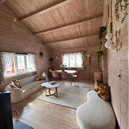 Cabin Near The Lake Aarset