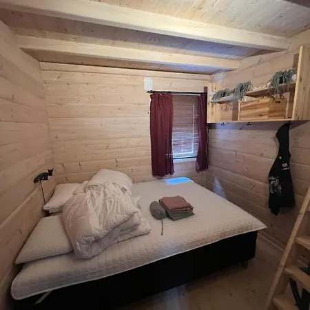 Cabin Near The Lake